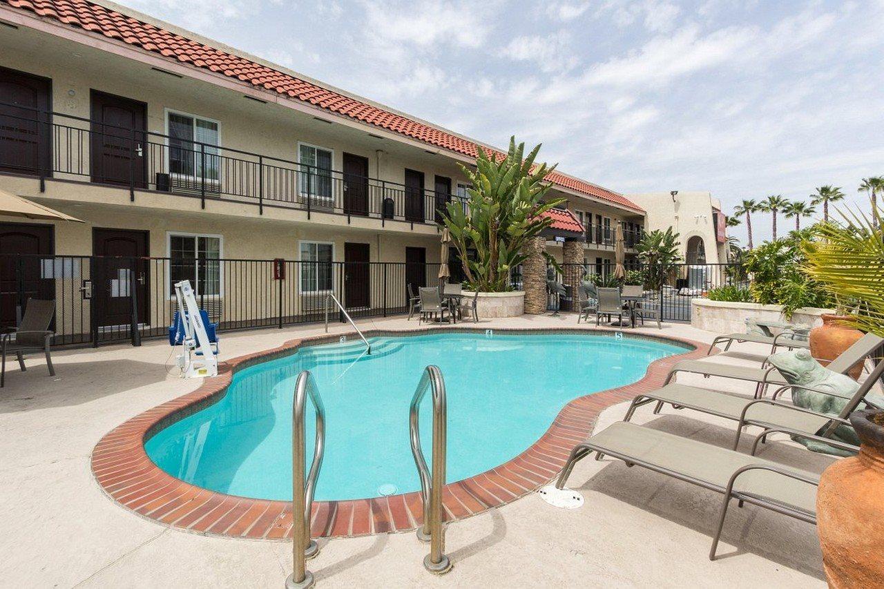 Econo Lodge Inn & Suites Escondido Downtown Exterior foto