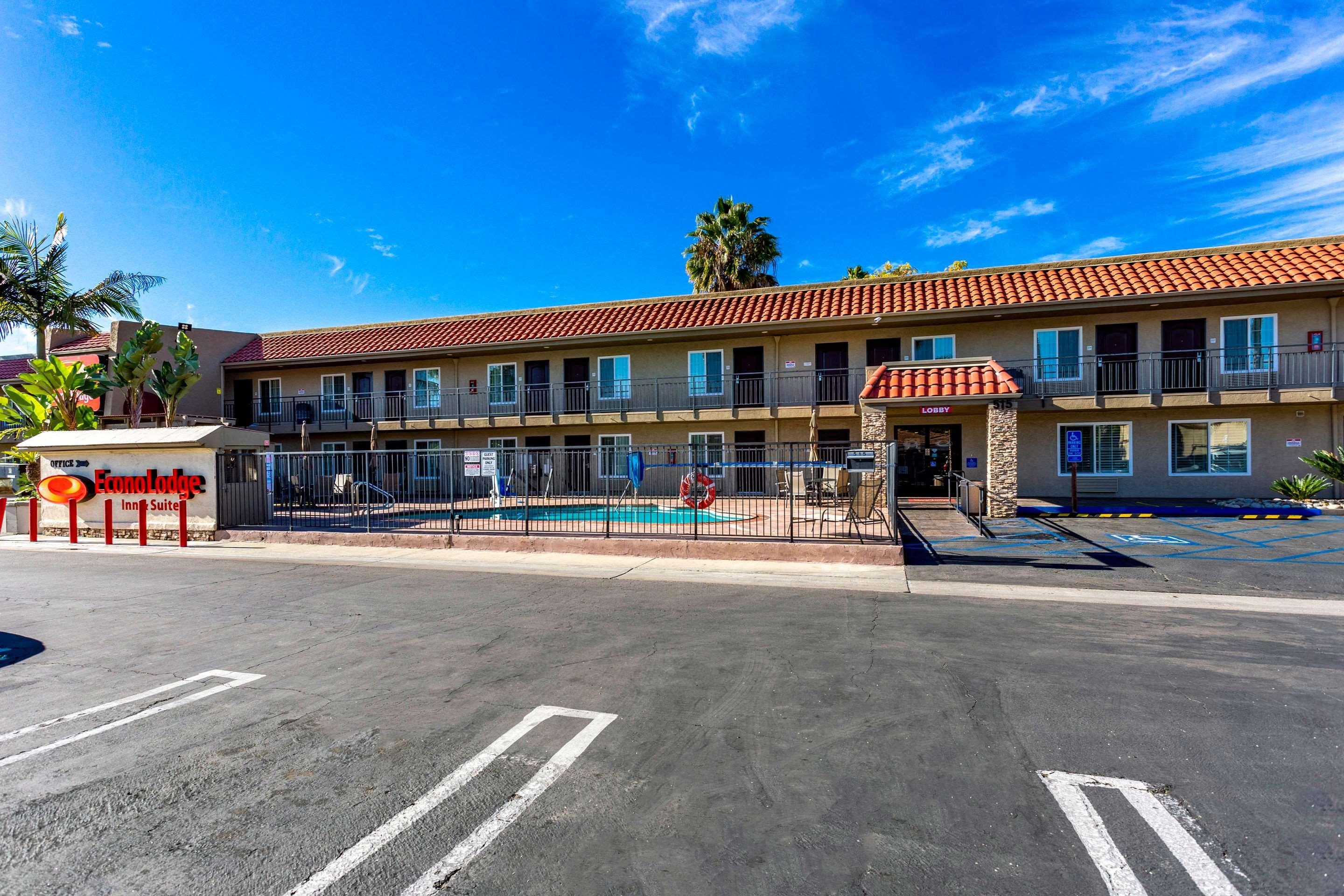 Econo Lodge Inn & Suites Escondido Downtown Exterior foto