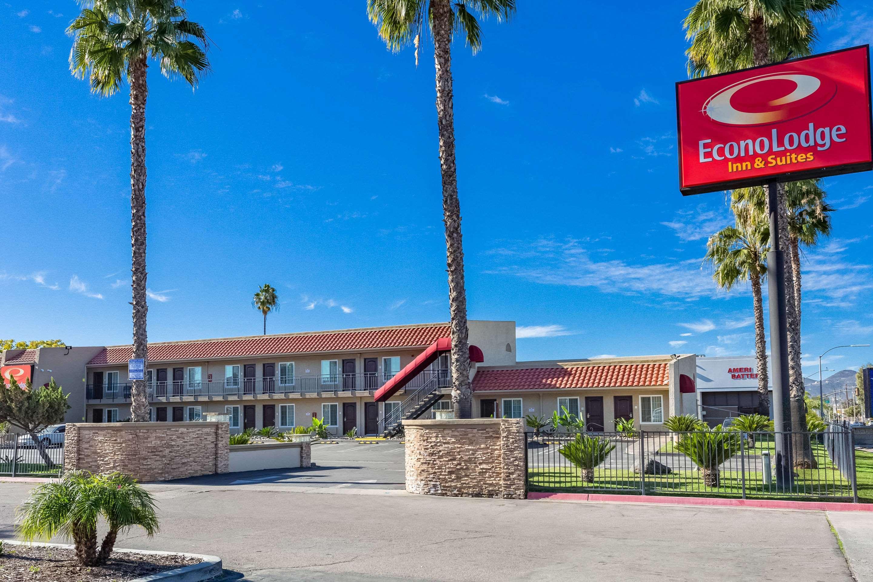 Econo Lodge Inn & Suites Escondido Downtown Exterior foto