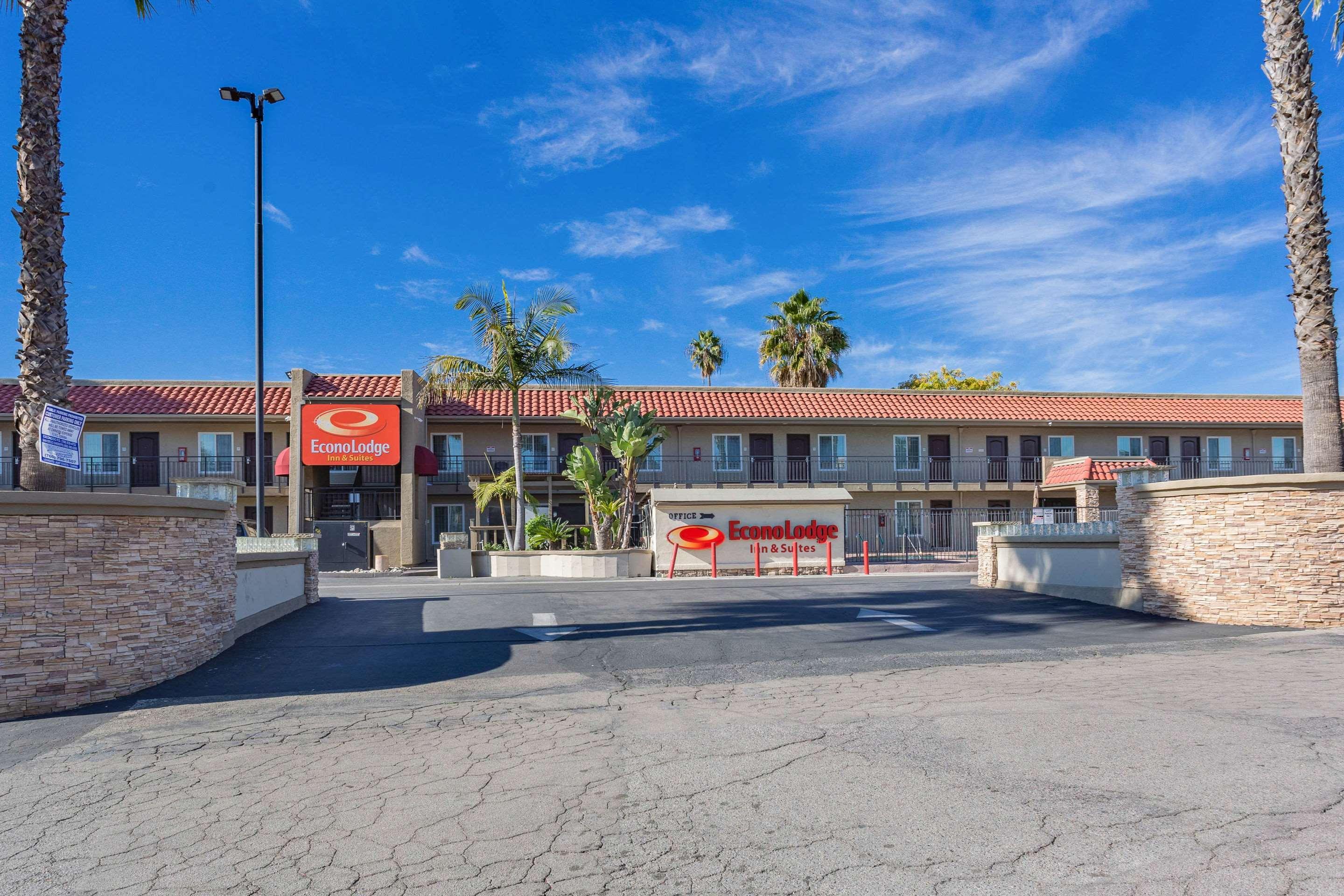 Econo Lodge Inn & Suites Escondido Downtown Exterior foto